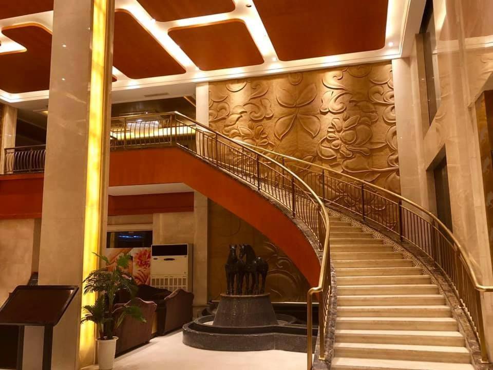 Dork Jumpa Hotel Vientiane Buitenkant foto
