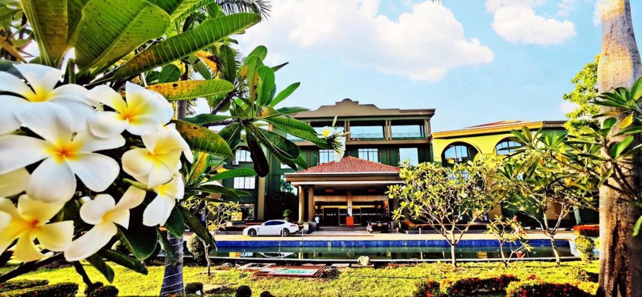 Dork Jumpa Hotel Vientiane Buitenkant foto