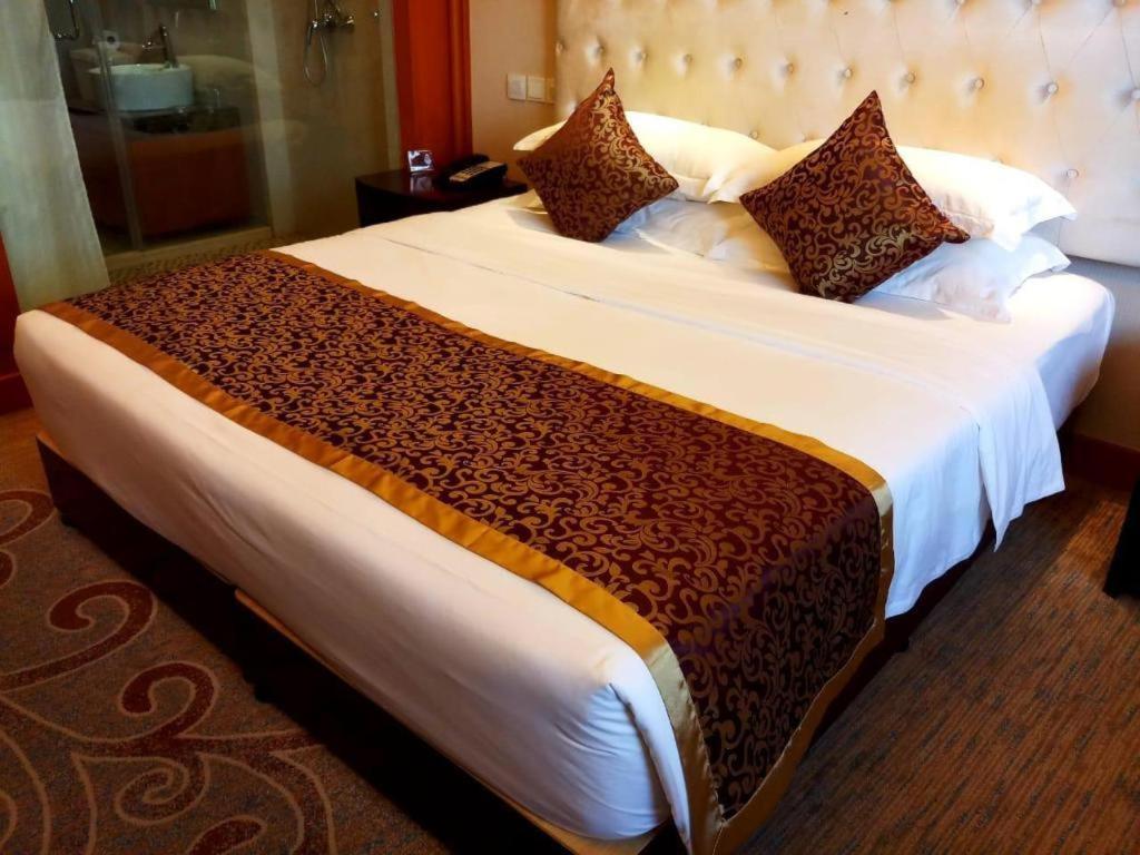 Dork Jumpa Hotel Vientiane Buitenkant foto