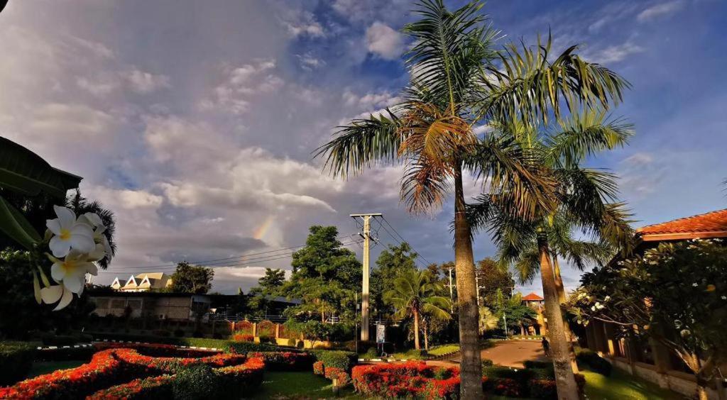Dork Jumpa Hotel Vientiane Buitenkant foto