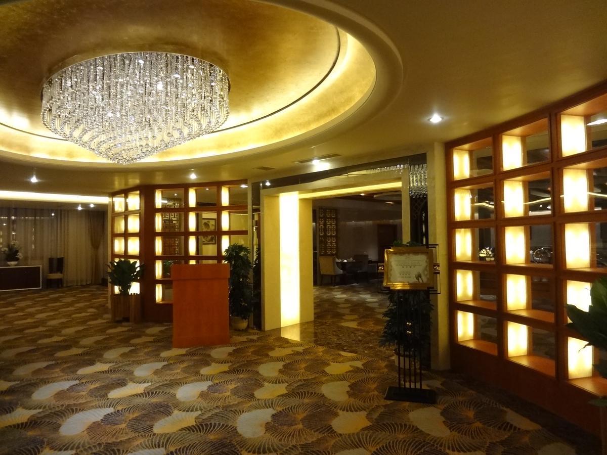 Dork Jumpa Hotel Vientiane Buitenkant foto