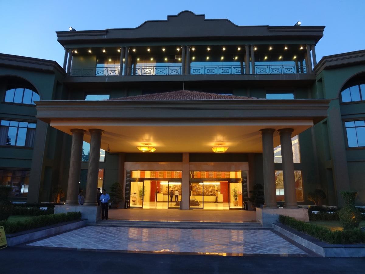 Dork Jumpa Hotel Vientiane Buitenkant foto